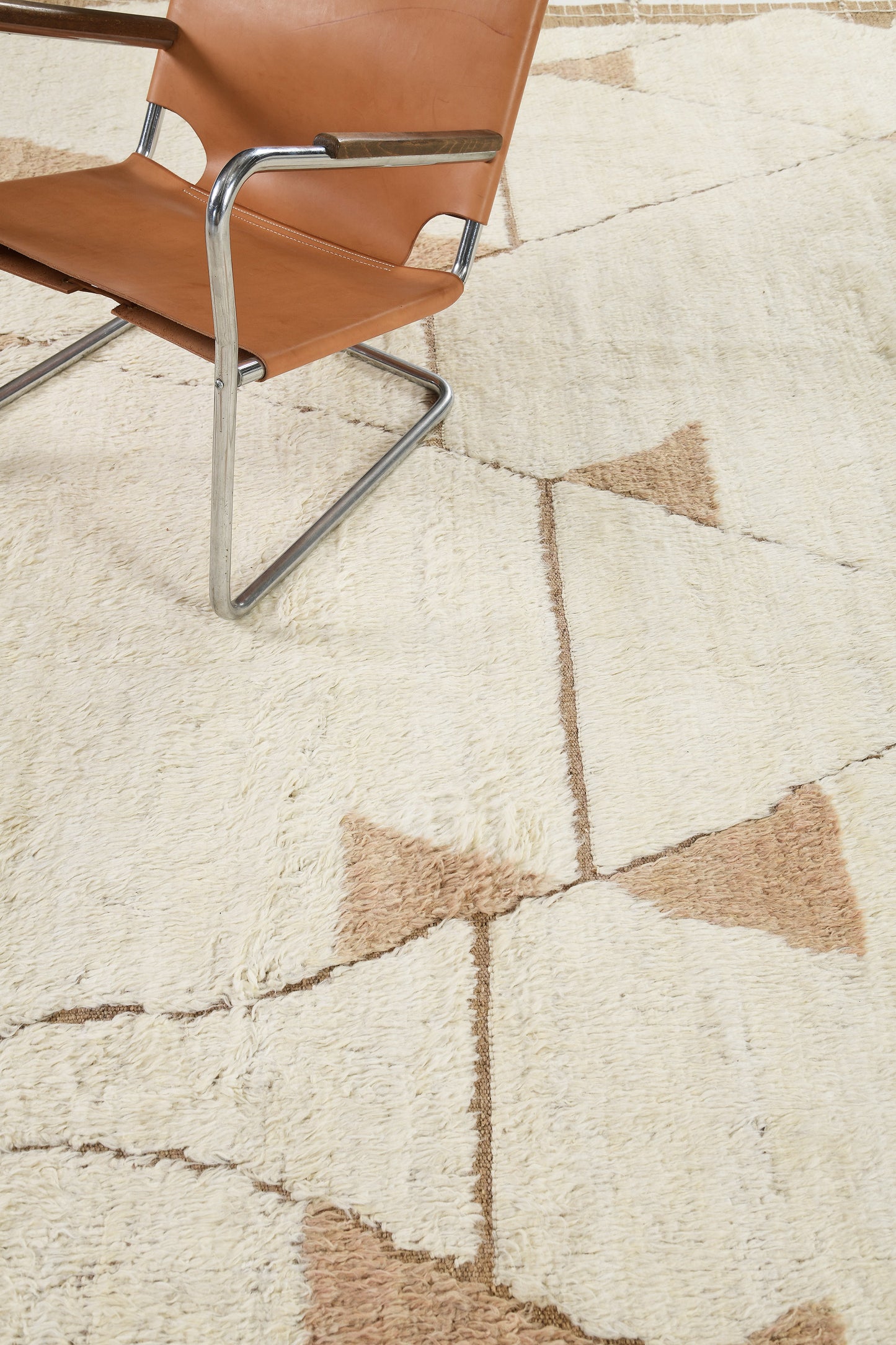 Modern Rug Image 2788 Darbu, Atlas Collection