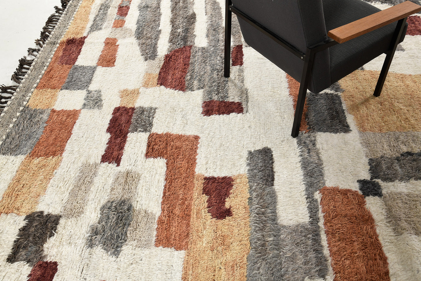 Modern Rug Image 6217 Lijzara, Atlas Collection