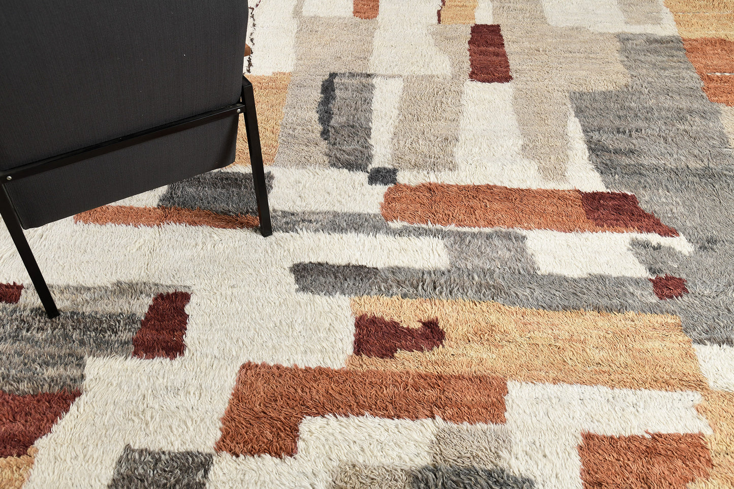 Modern Rug Image 6216 Lijzara, Atlas Collection