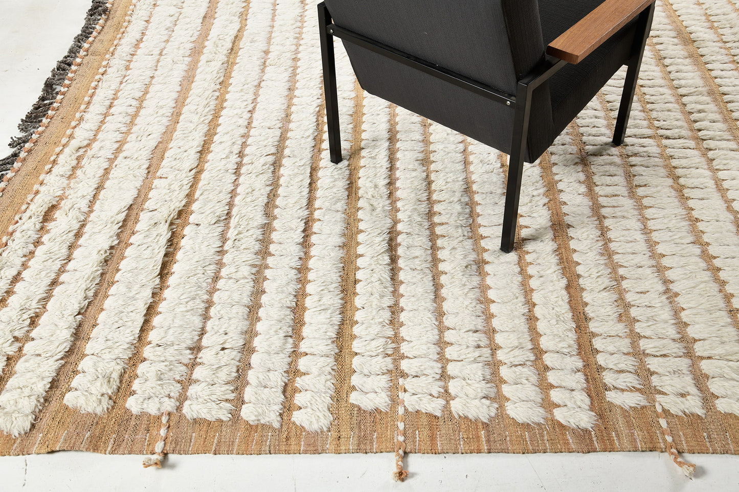 Modern Rug Image 1569 Barguzin, Haute Bohemian