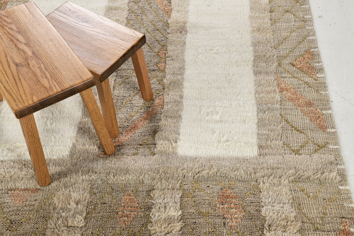 Modern Rug Image 11677 Tenas, Nomad Collection