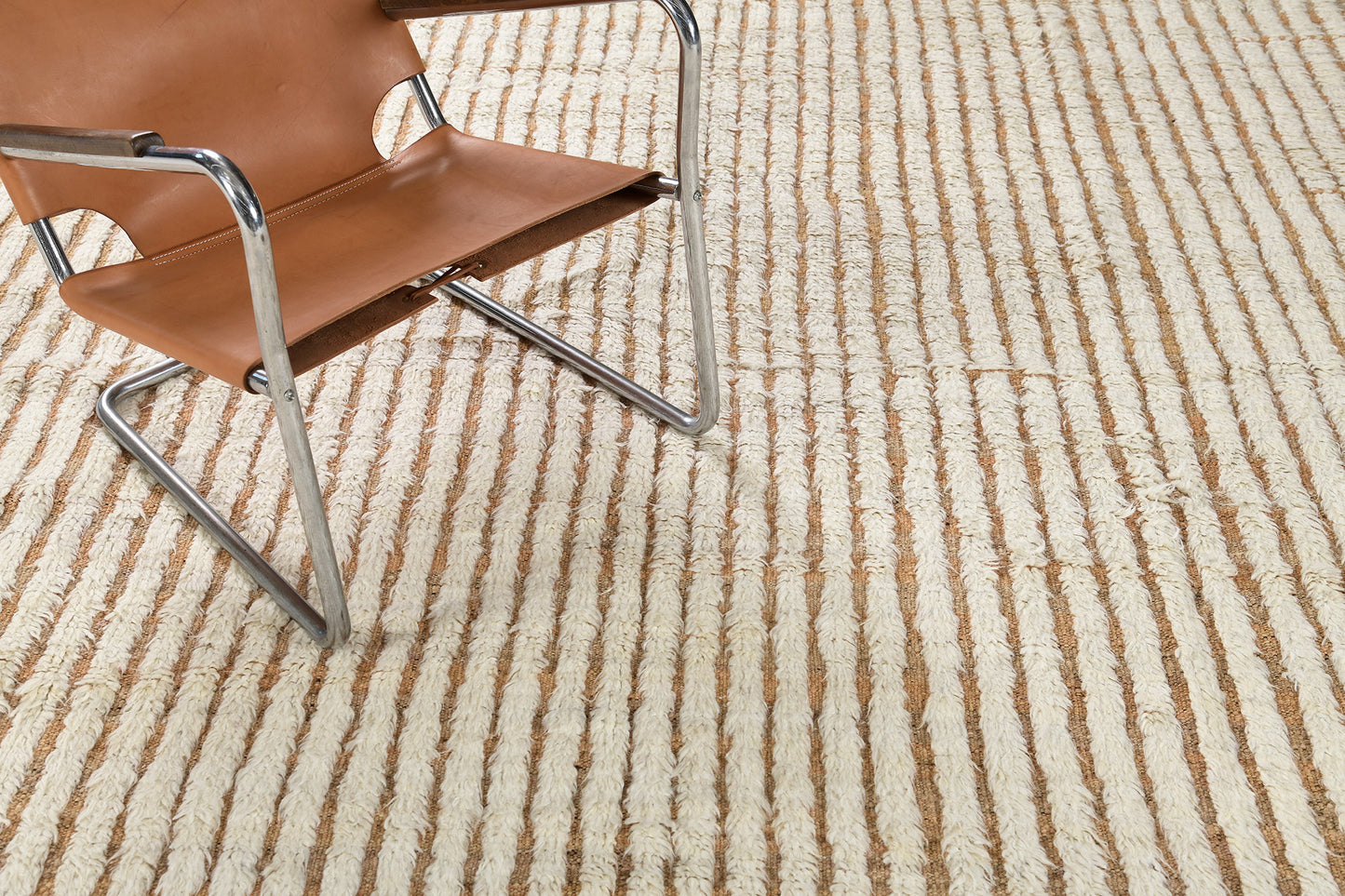 Modern Rug Image 4369 Fohn, Haute Bohemian