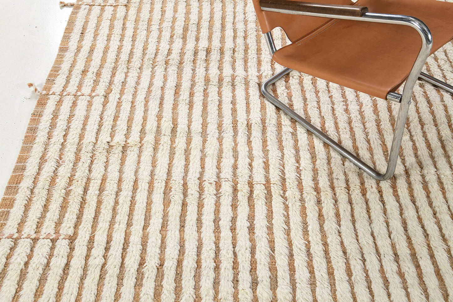 Modern Rug Image 4372 Fohn, Haute Bohemian