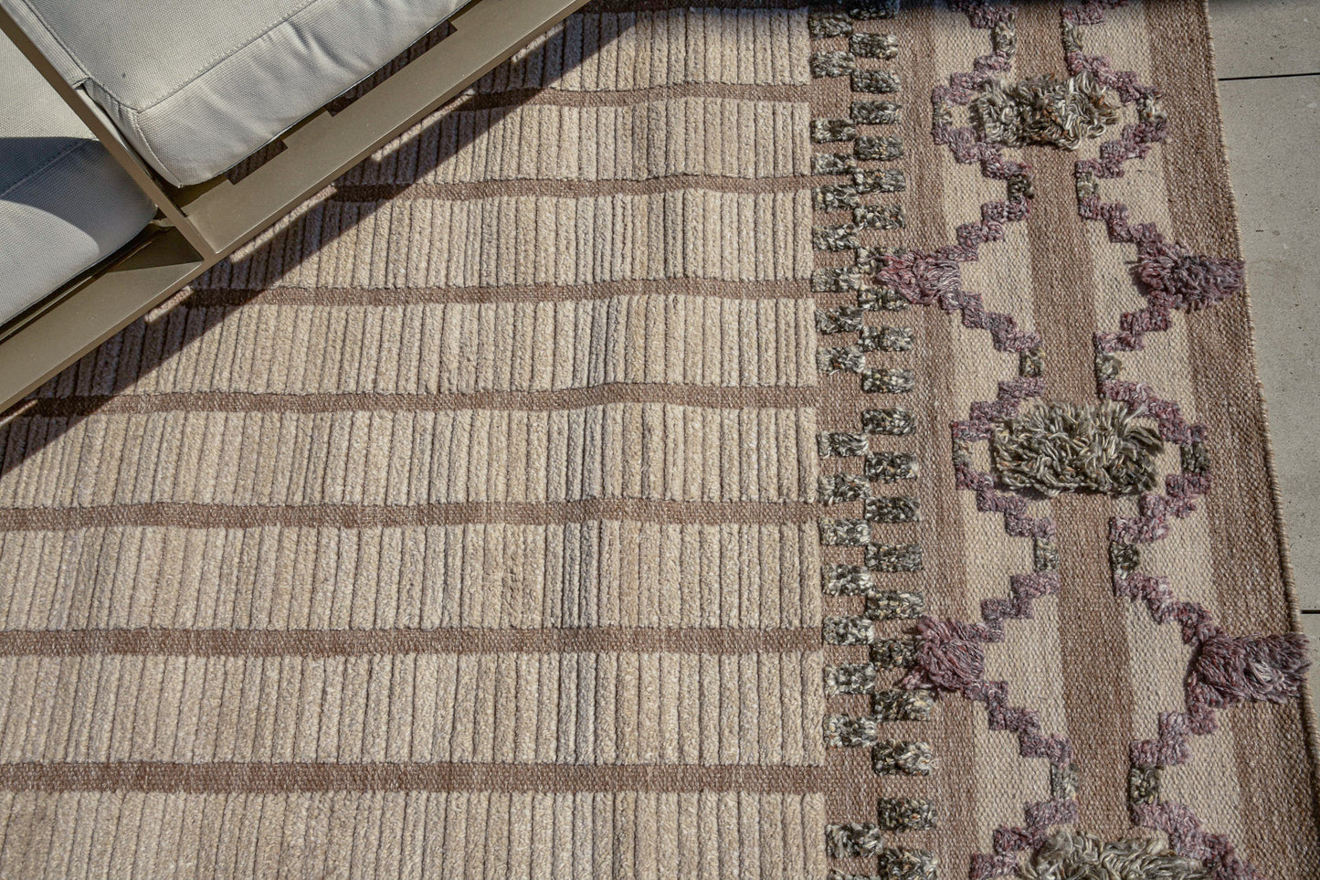 Modern Rug Image 1470 Baragsen, Nasim Collection