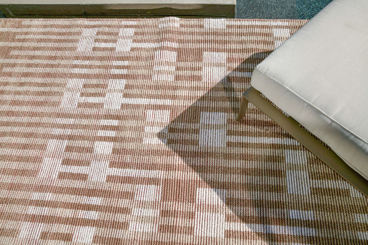 Modern Rug Image 6303 Loureiro, Nasim Collection
