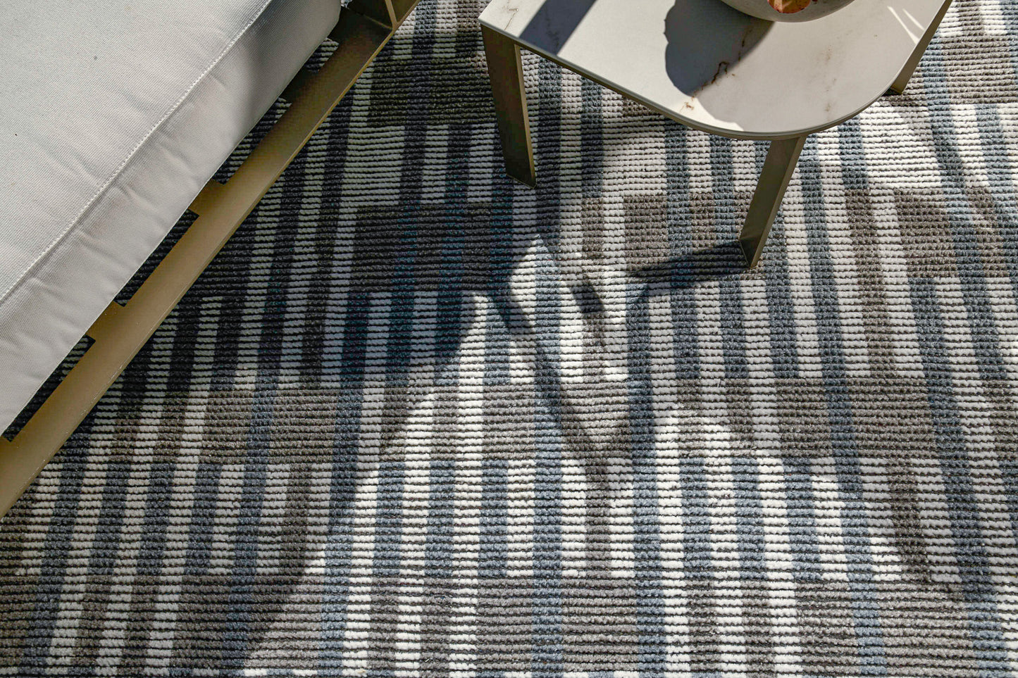 Modern Rug Image 6314 Loureiro, Nasim Collection