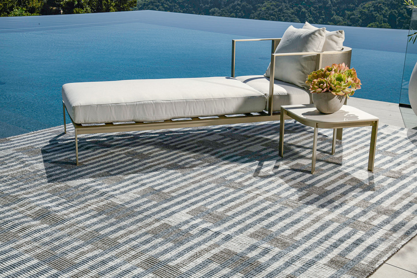 Modern Rug Image 6312 Loureiro, Nasim Collection