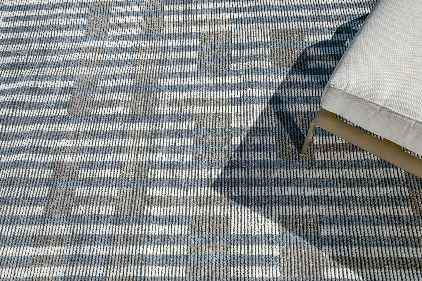 Modern Rug Image 6313 Loureiro, Nasim Collection