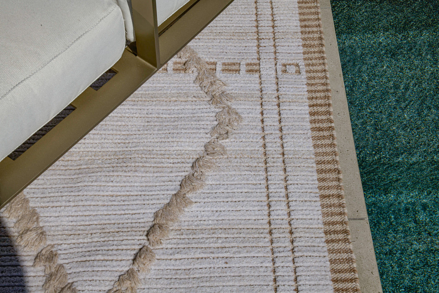 Modern Rug Image 9811 Sangiovese, Nasim Collection