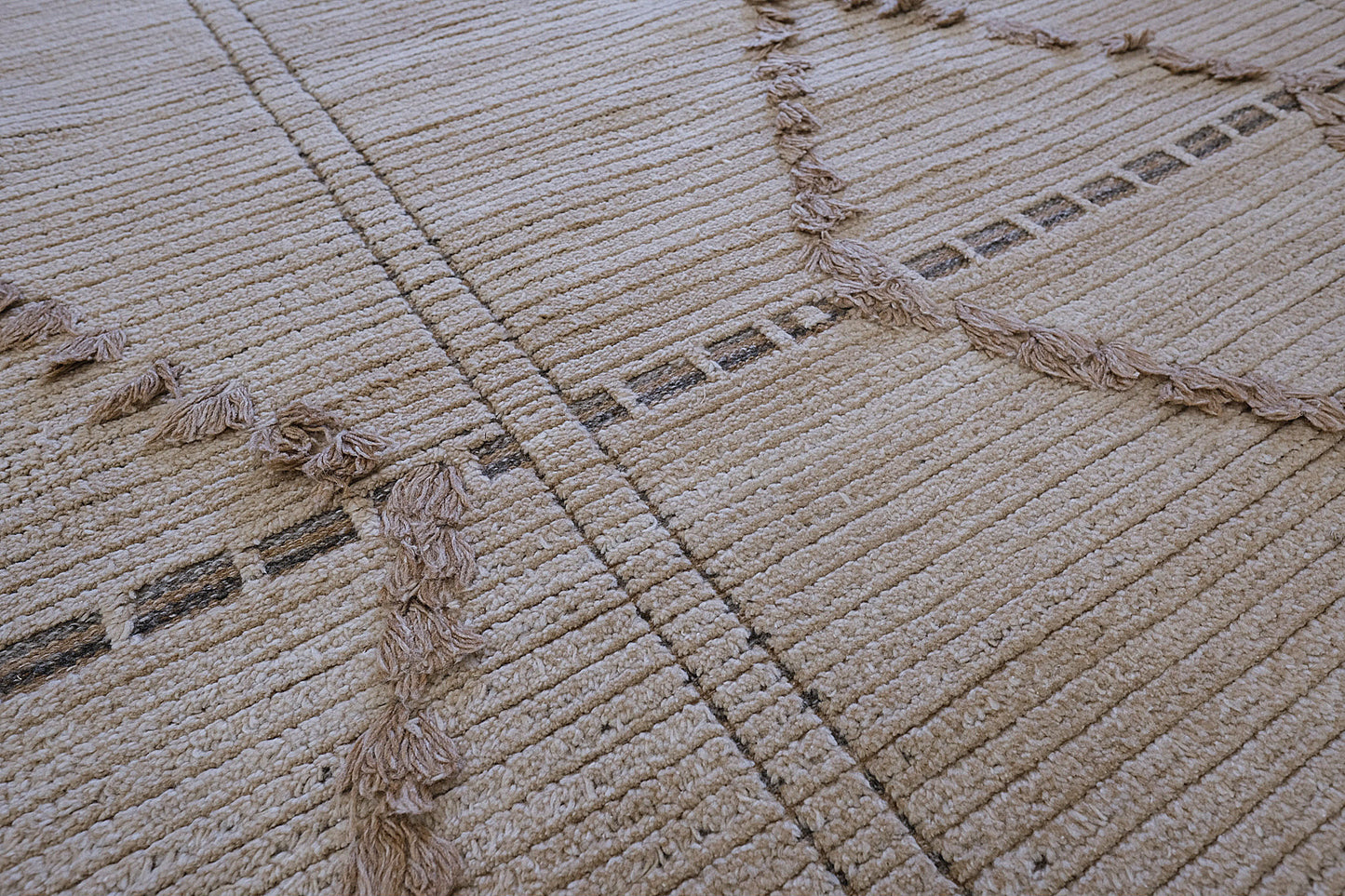 Modern Rug Image 9819 Sangiovese, Nasim Collection