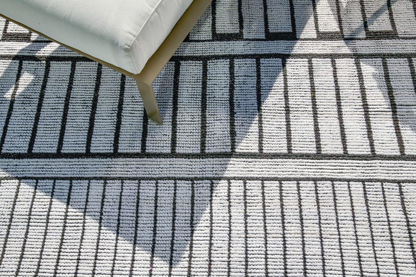 Modern Rug Image 8882 Nebbiolo, Nasim Collection