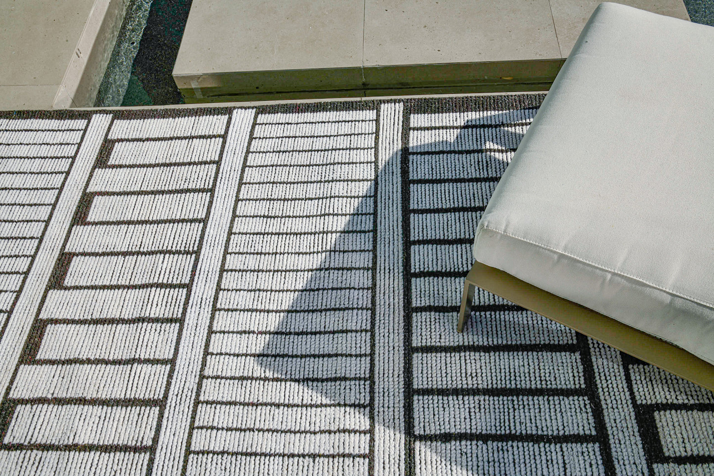Modern Rug Image 8884 Nebbiolo, Nasim Collection