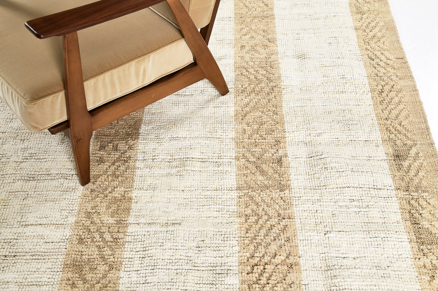 Modern Rug Image 564 Amastan, Nomad Collection