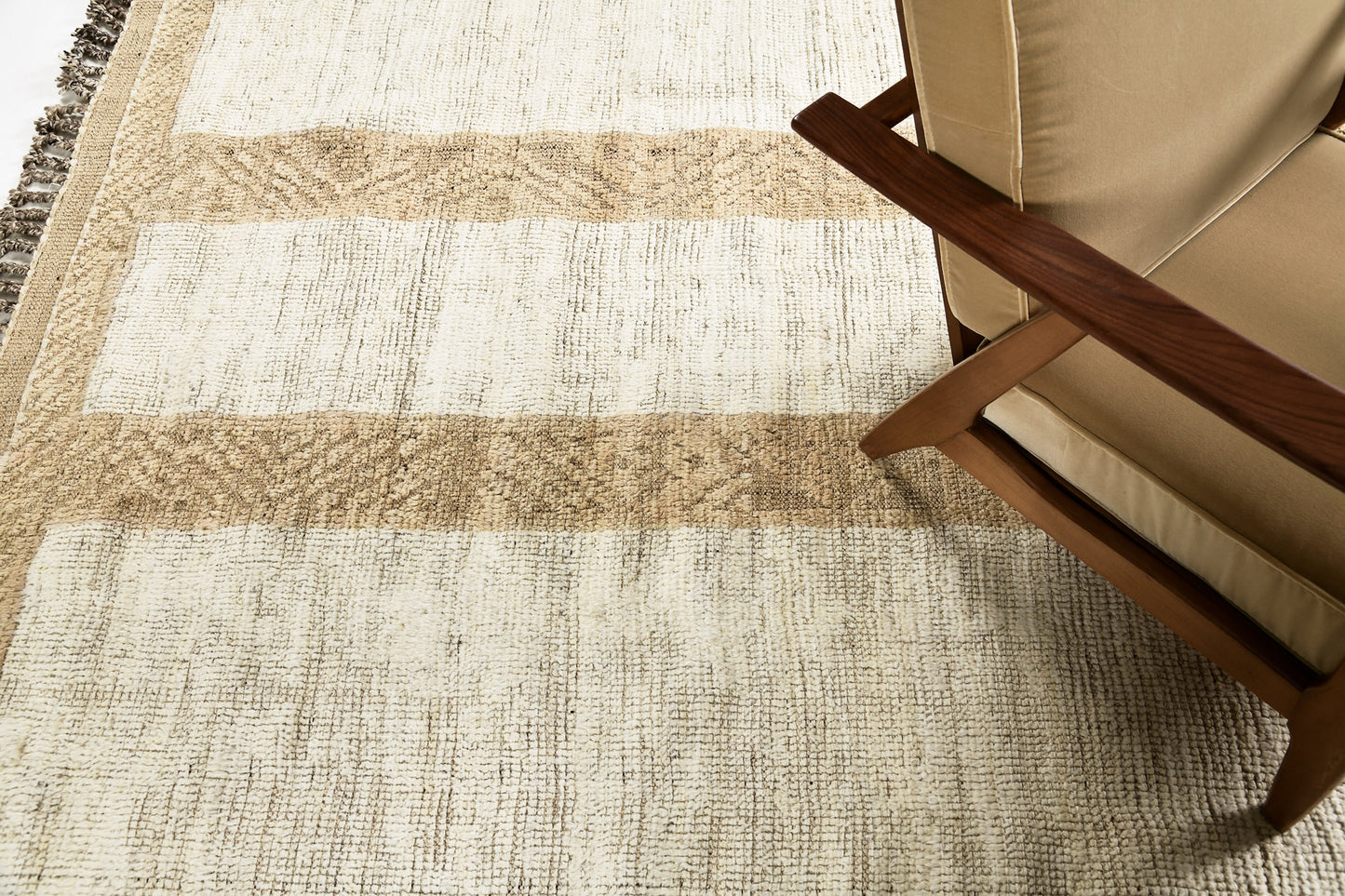 Modern Rug Image 566 Amastan, Nomad Collection
