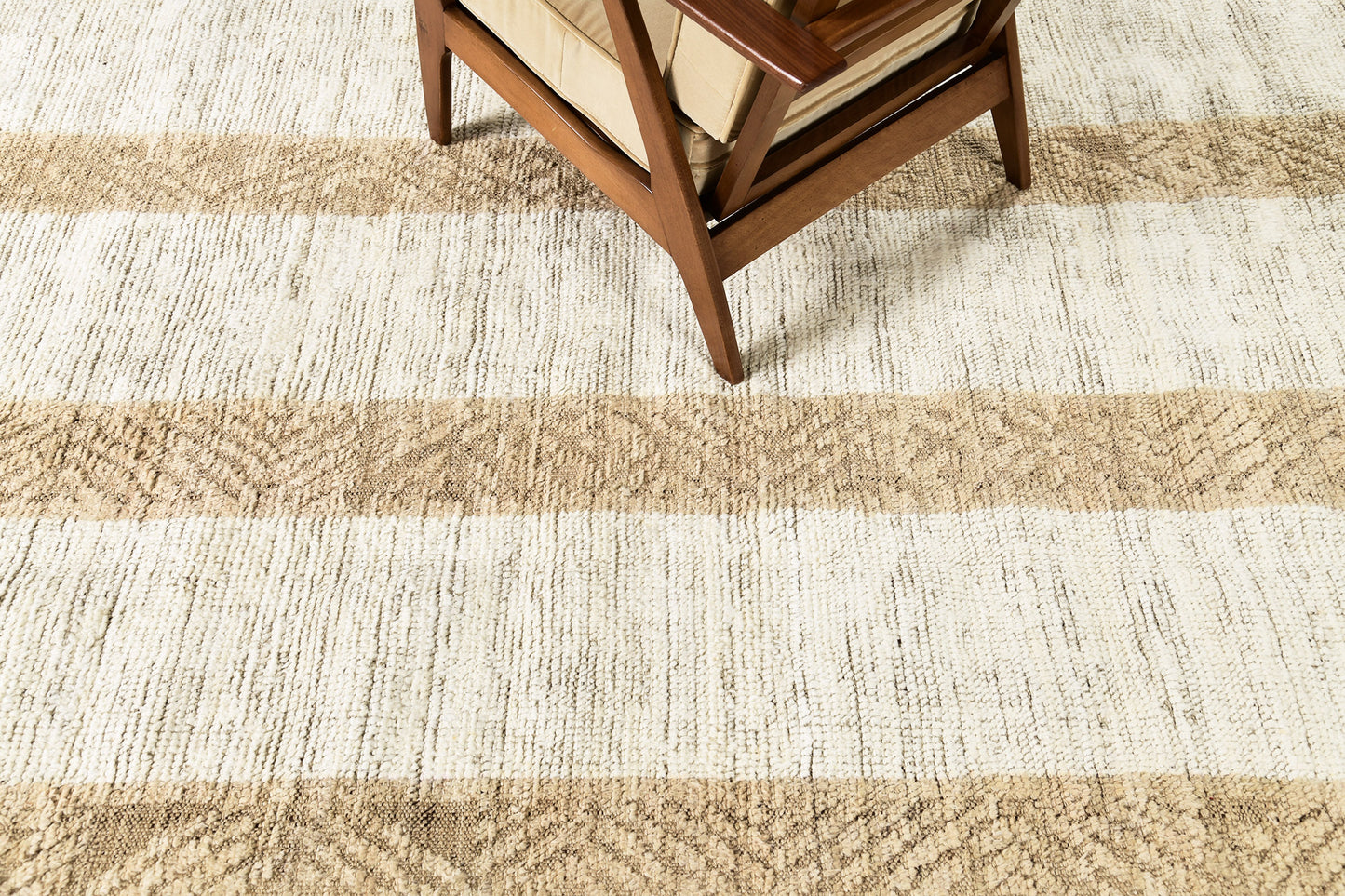 Modern Rug Image 565 Amastan, Nomad Collection