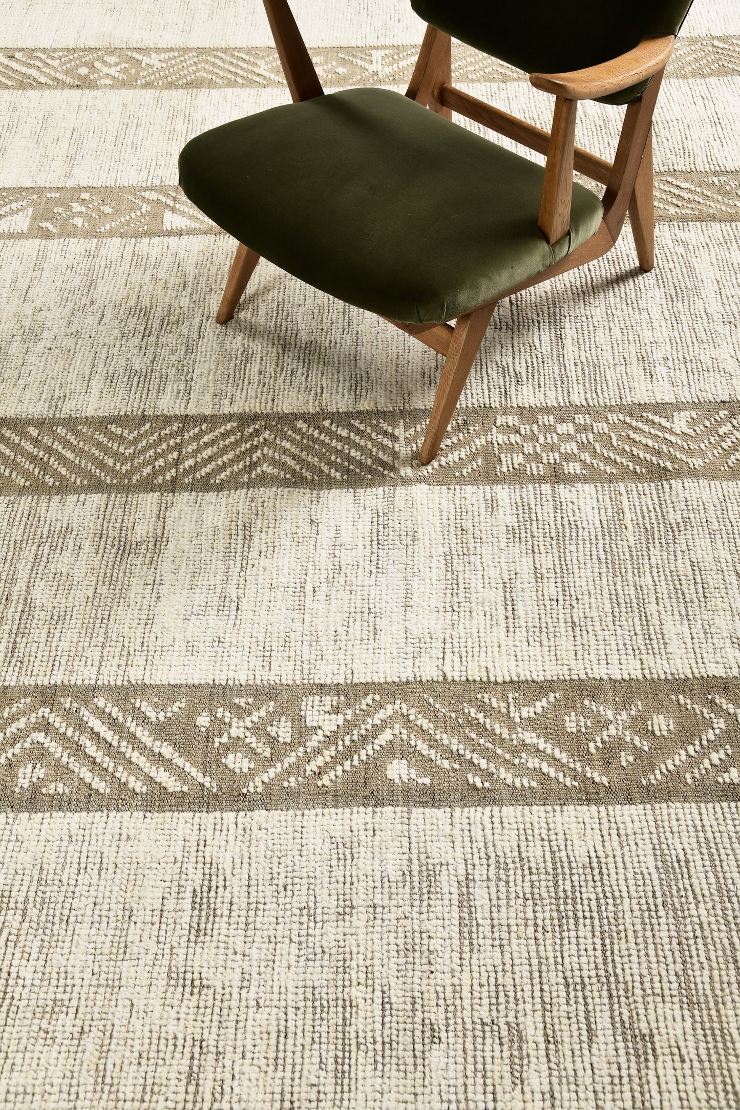 Modern Rug Image 561 Amastan, Nomad Collection
