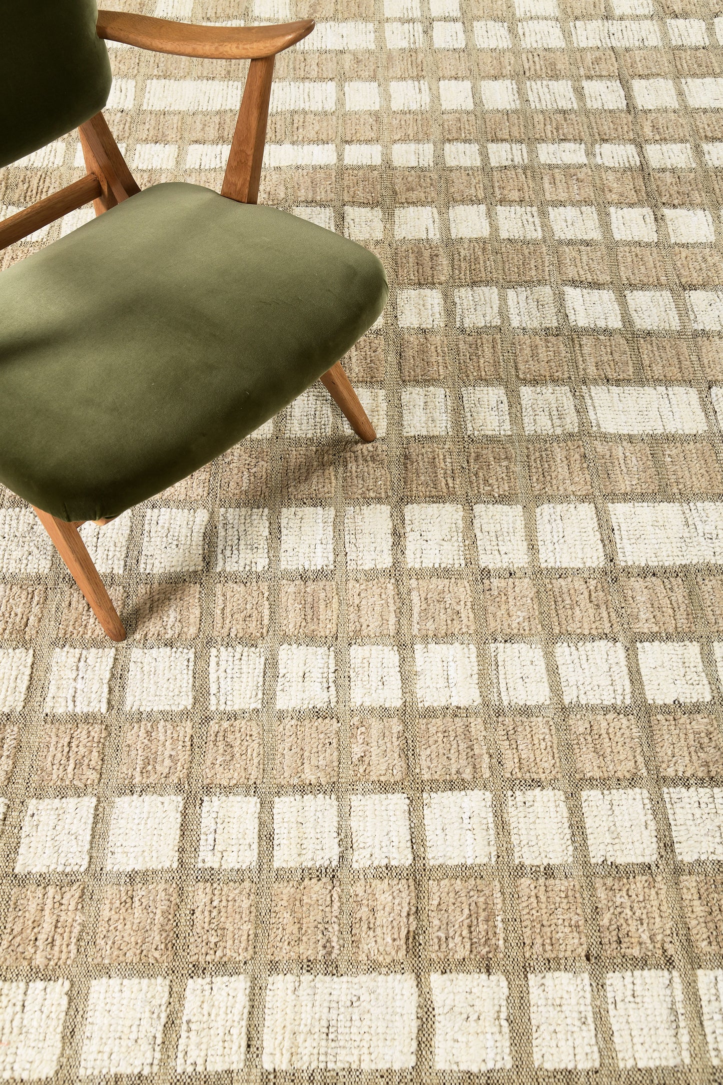 Modern Rug Image 6335 Lumiyy, Kust Collection