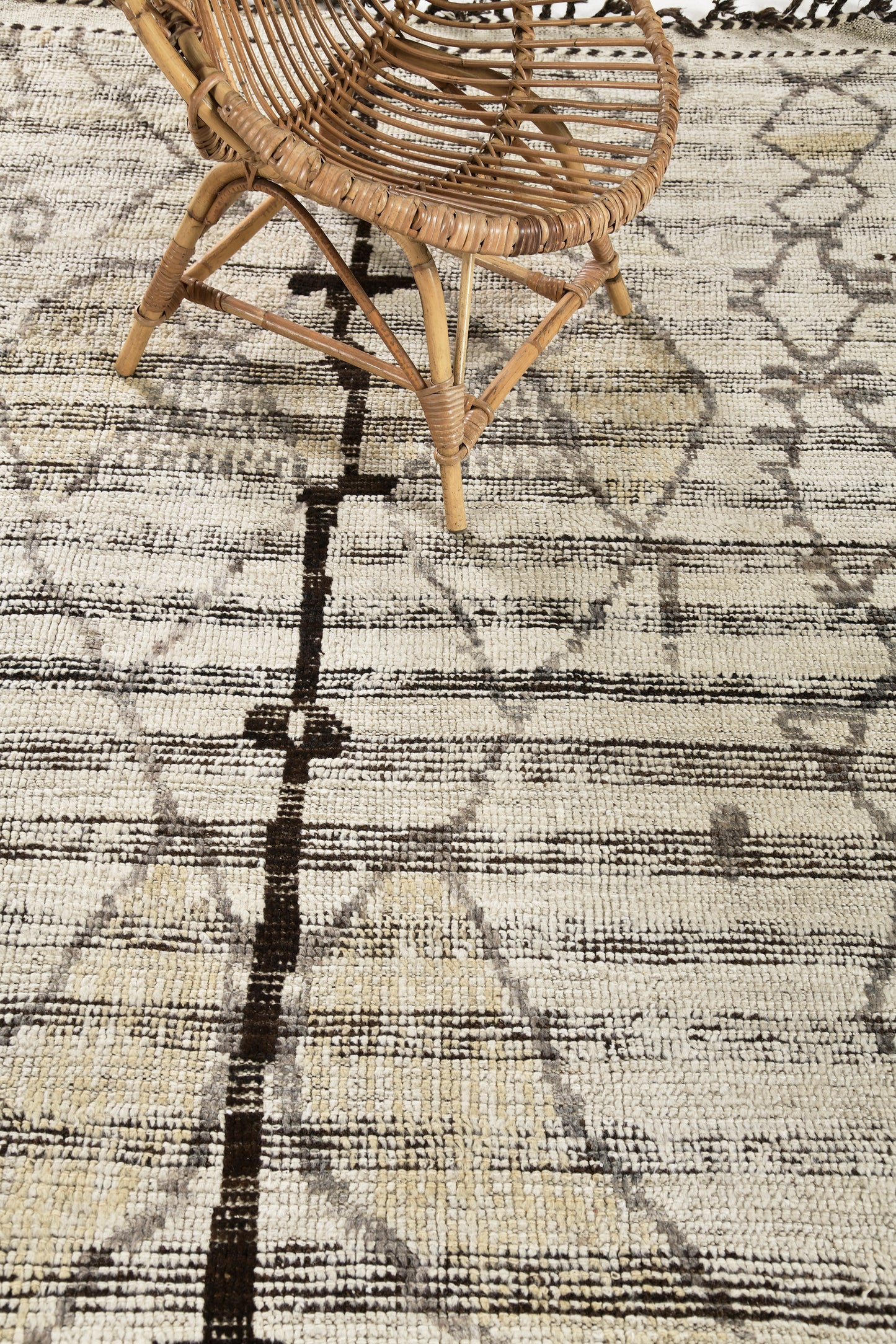 Modern Rug Image 9517 Rebabi, Atlas Collection