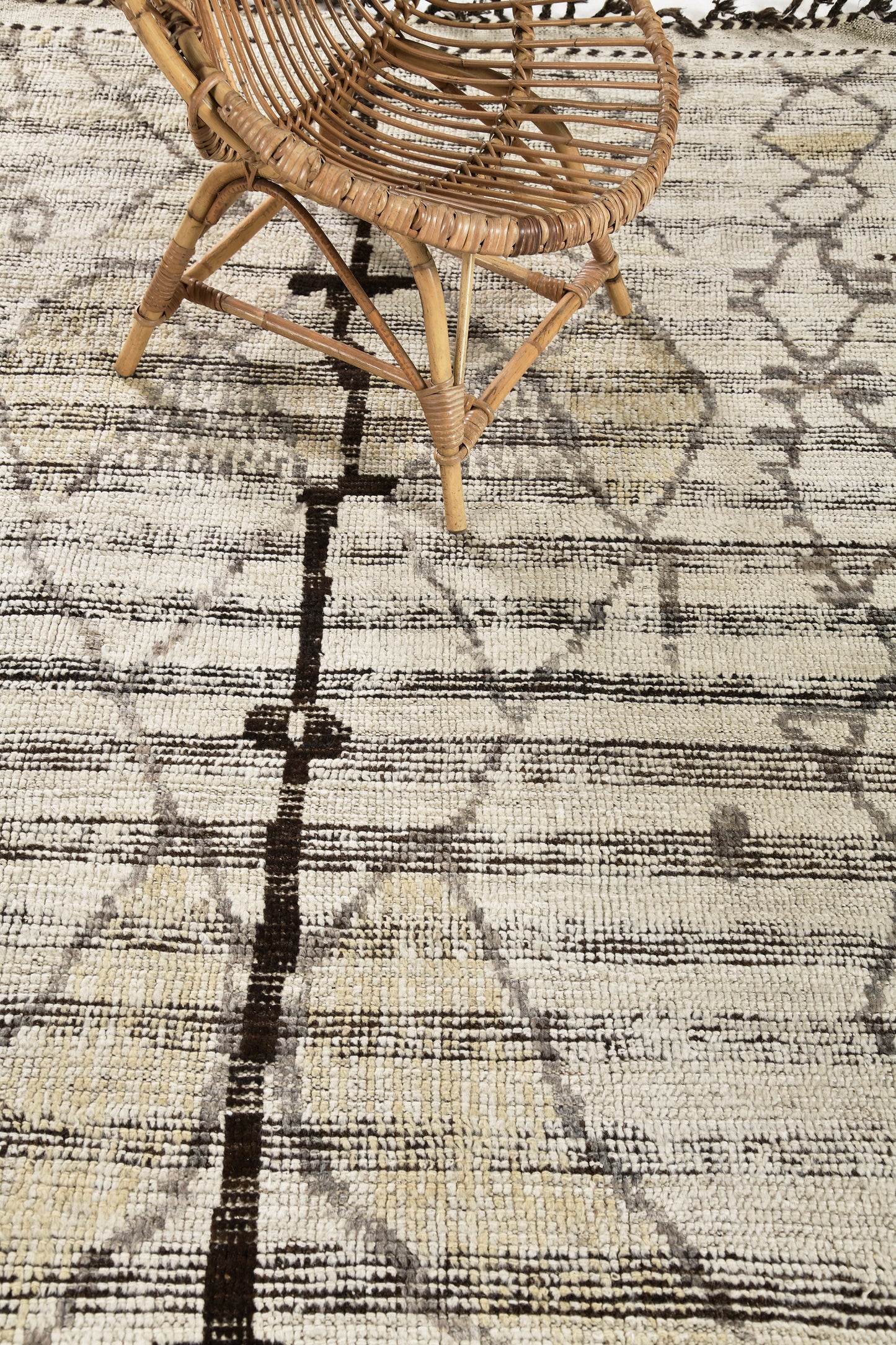 Modern Rug Image 9517 Rebabi, Atlas Collection