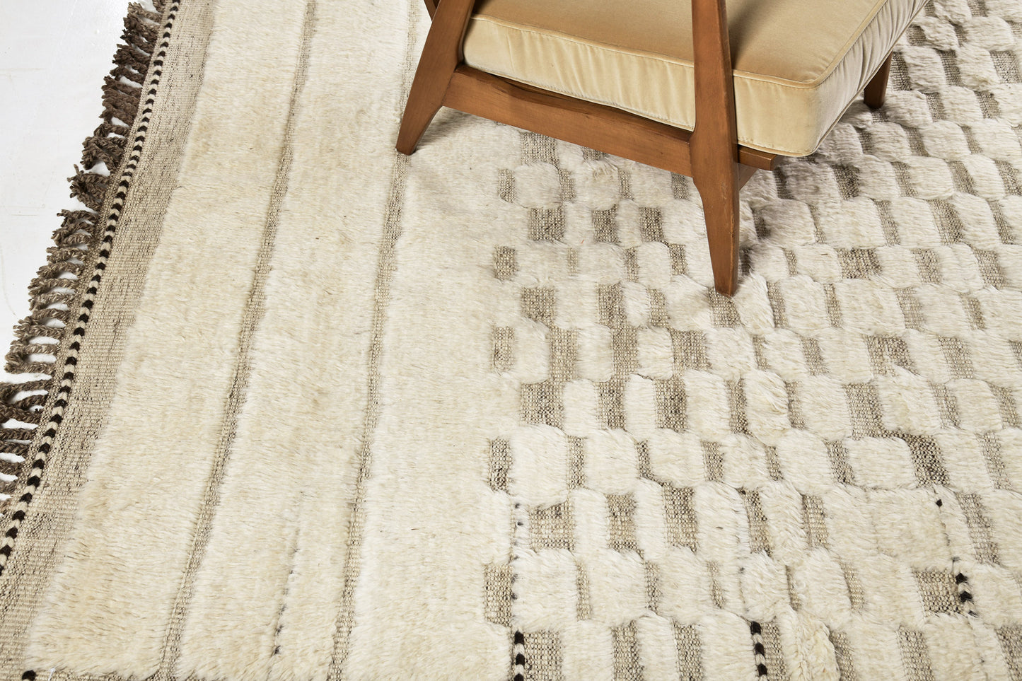 Modern Rug Image 10227 Sirocco, Haute Bohemian