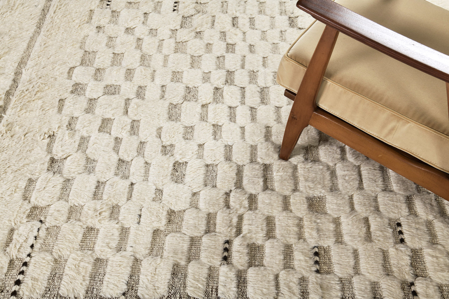 Modern Rug Image 10226 Sirocco, Haute Bohemian