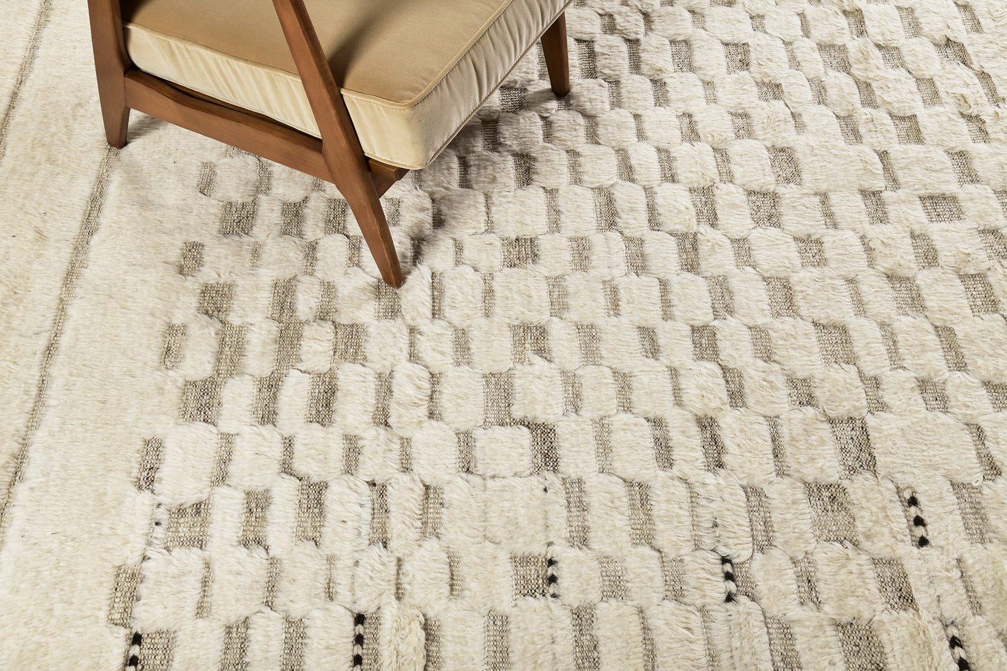 Modern Rug Image 10228 Sirocco, Haute Bohemian