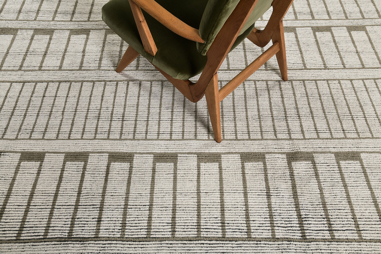 Modern Rug Image 8887 Nebbiolo, Estancia Collection