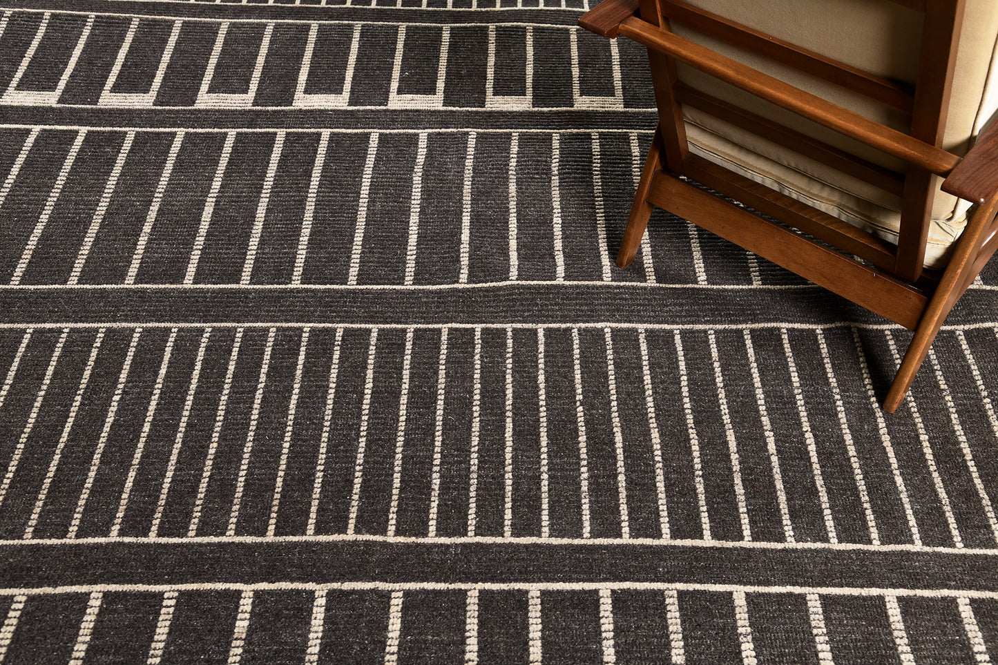 Modern Rug Image 8840 Nebbiollo, Estancia Collection