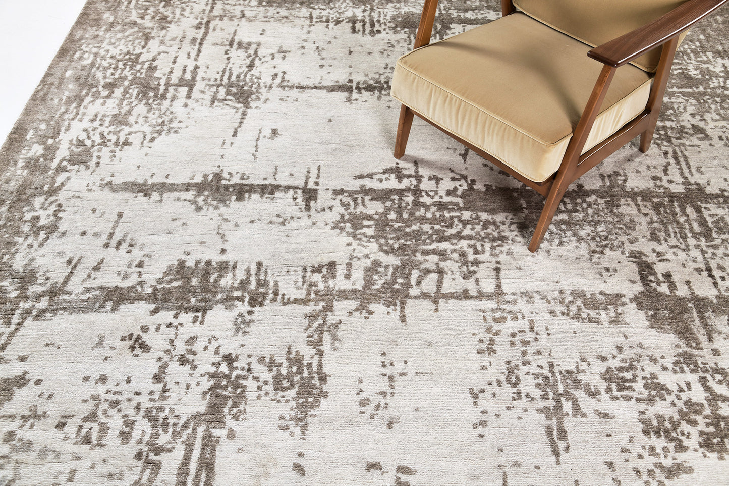 Modern Rug Image 2954 Enenra, Yokai Collection