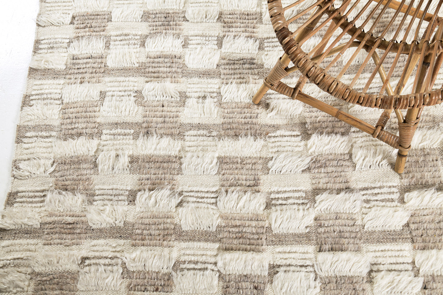 Modern Rug Image 607 Amia, Sahara Collection