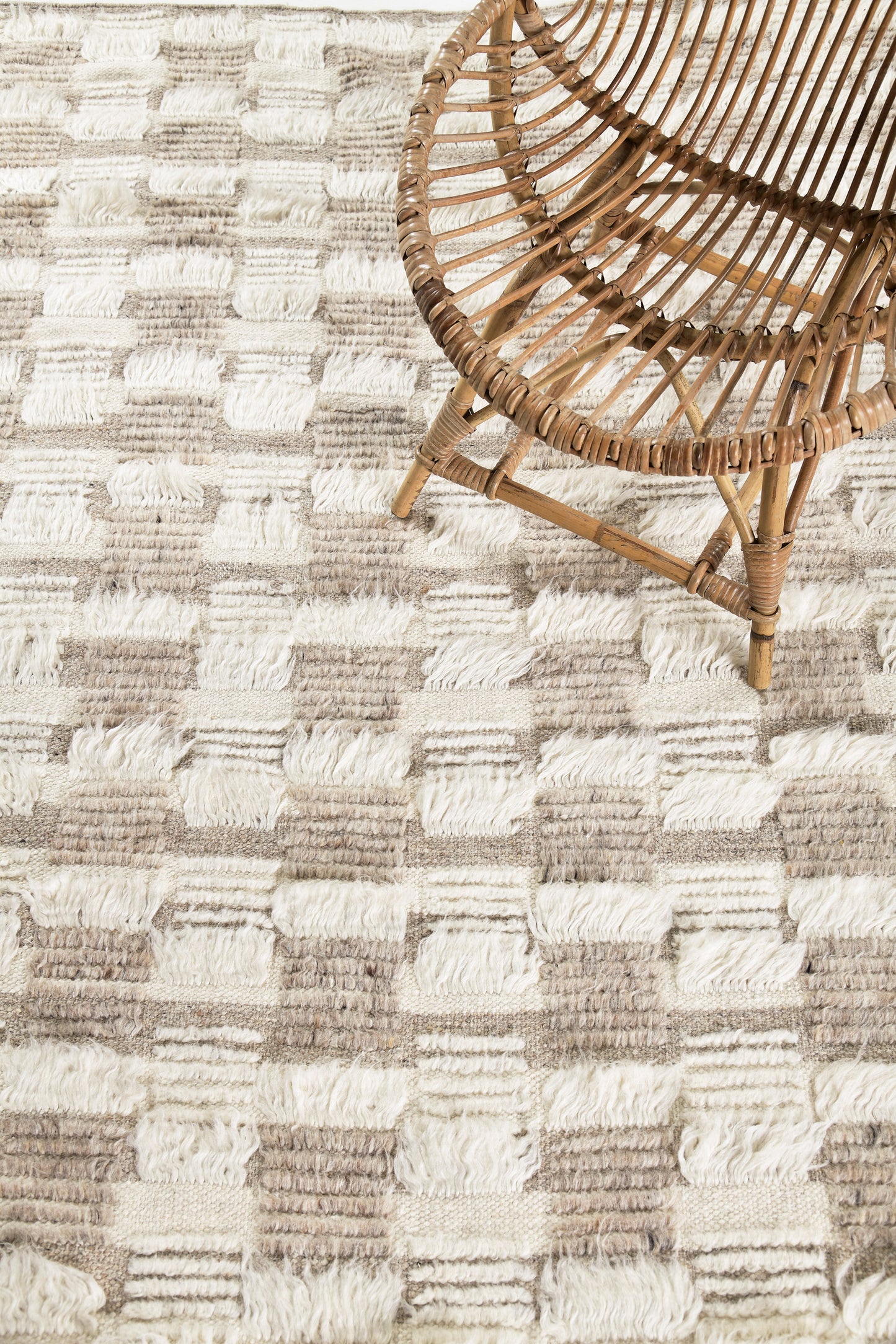 Modern Rug Image 606 Amia, Sahara Collection