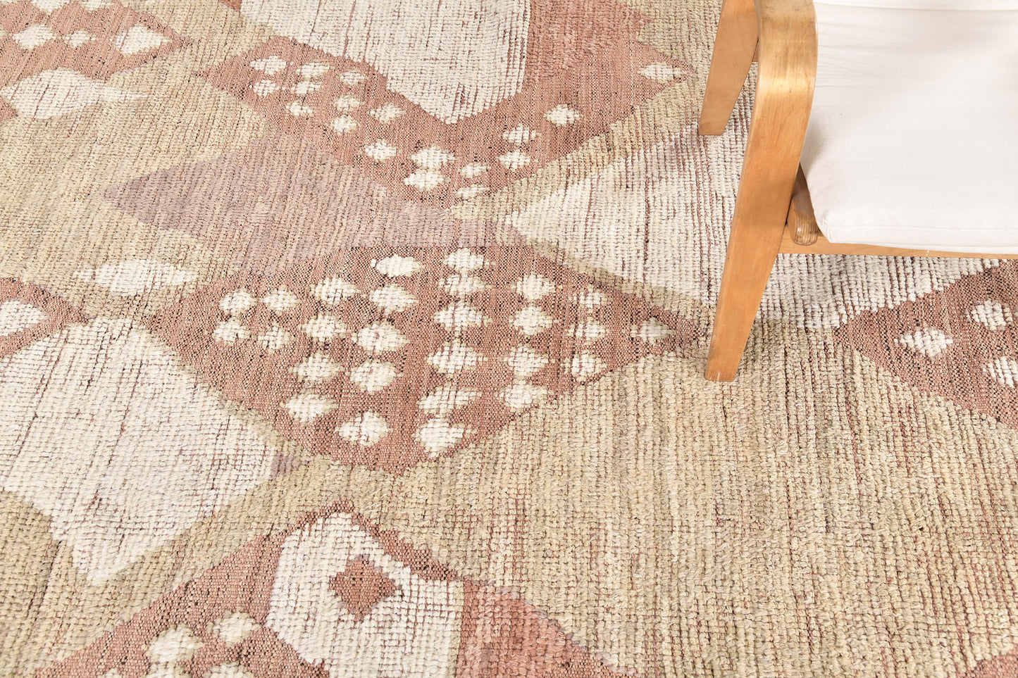 Modern Rug Image 9905 Seemorgh, Nomad Collection