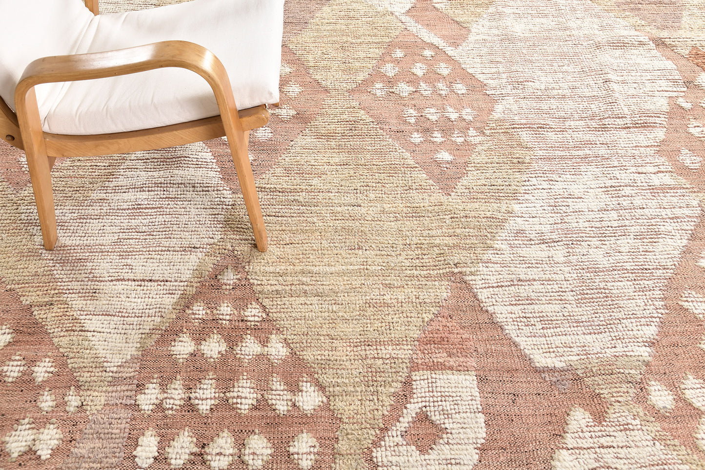 Modern Rug Image 9904 Seemorgh, Nomad Collection