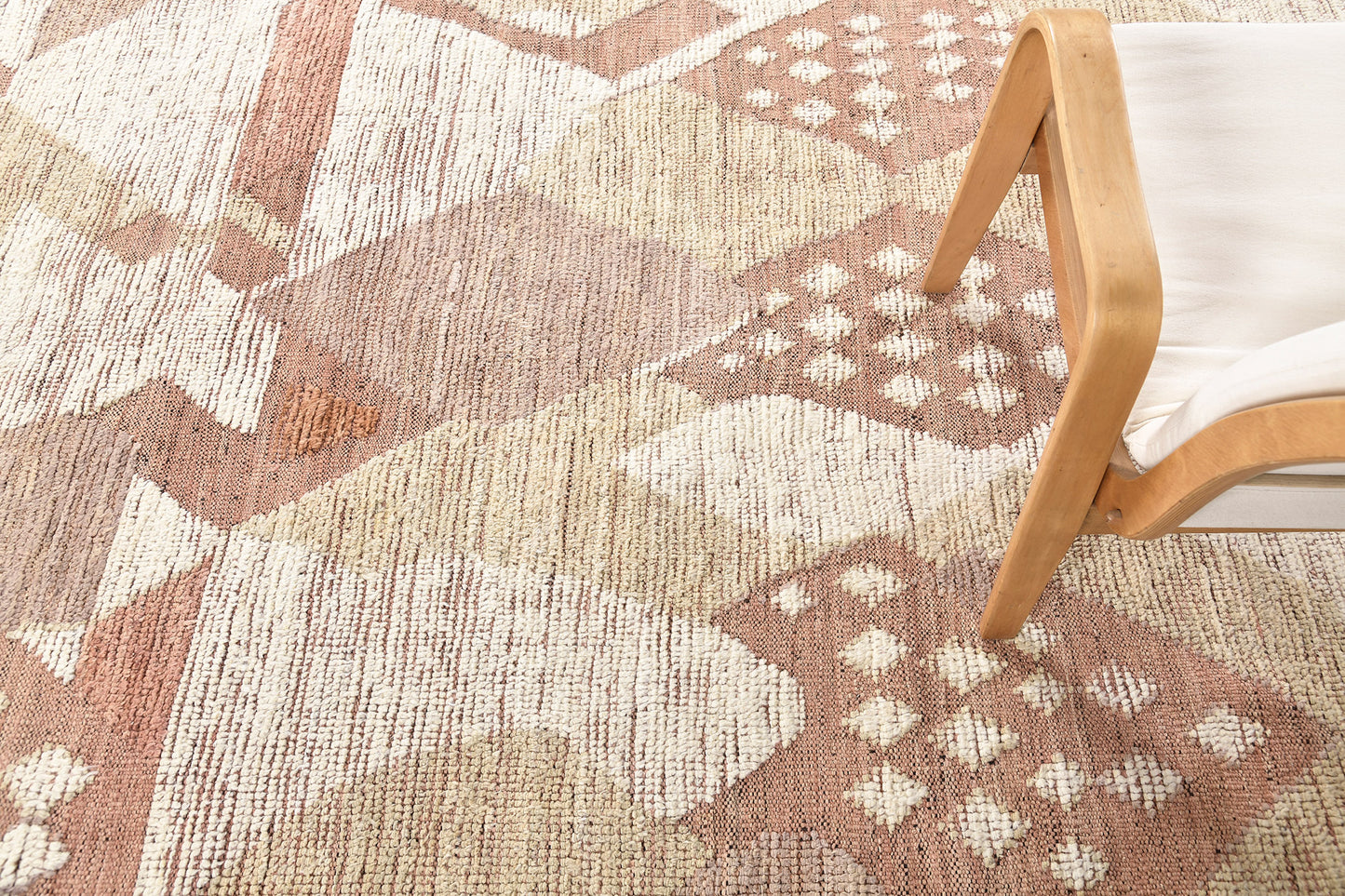 Modern Rug Image 9903 Seemorgh, Nomad Collection