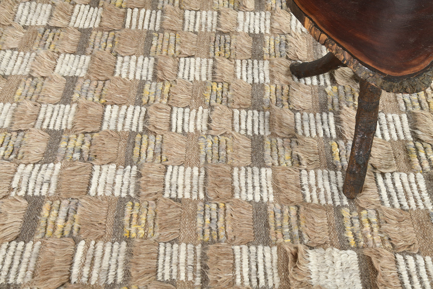 Modern Rug Image 3336 Amia, Sahara Collection