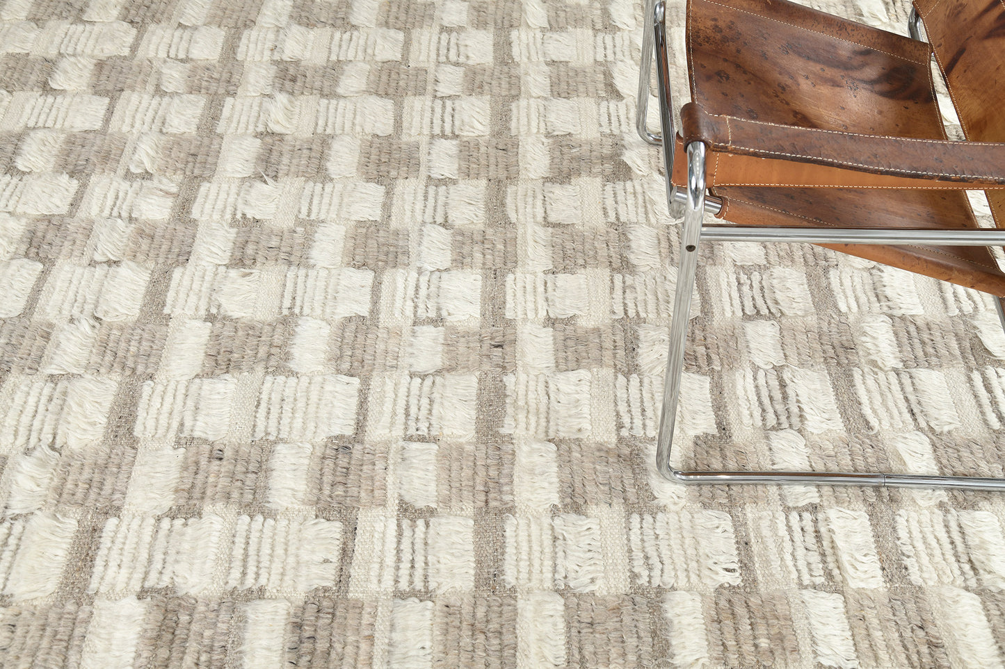 Modern Rug Image 3342 Amia, Sahara Collection