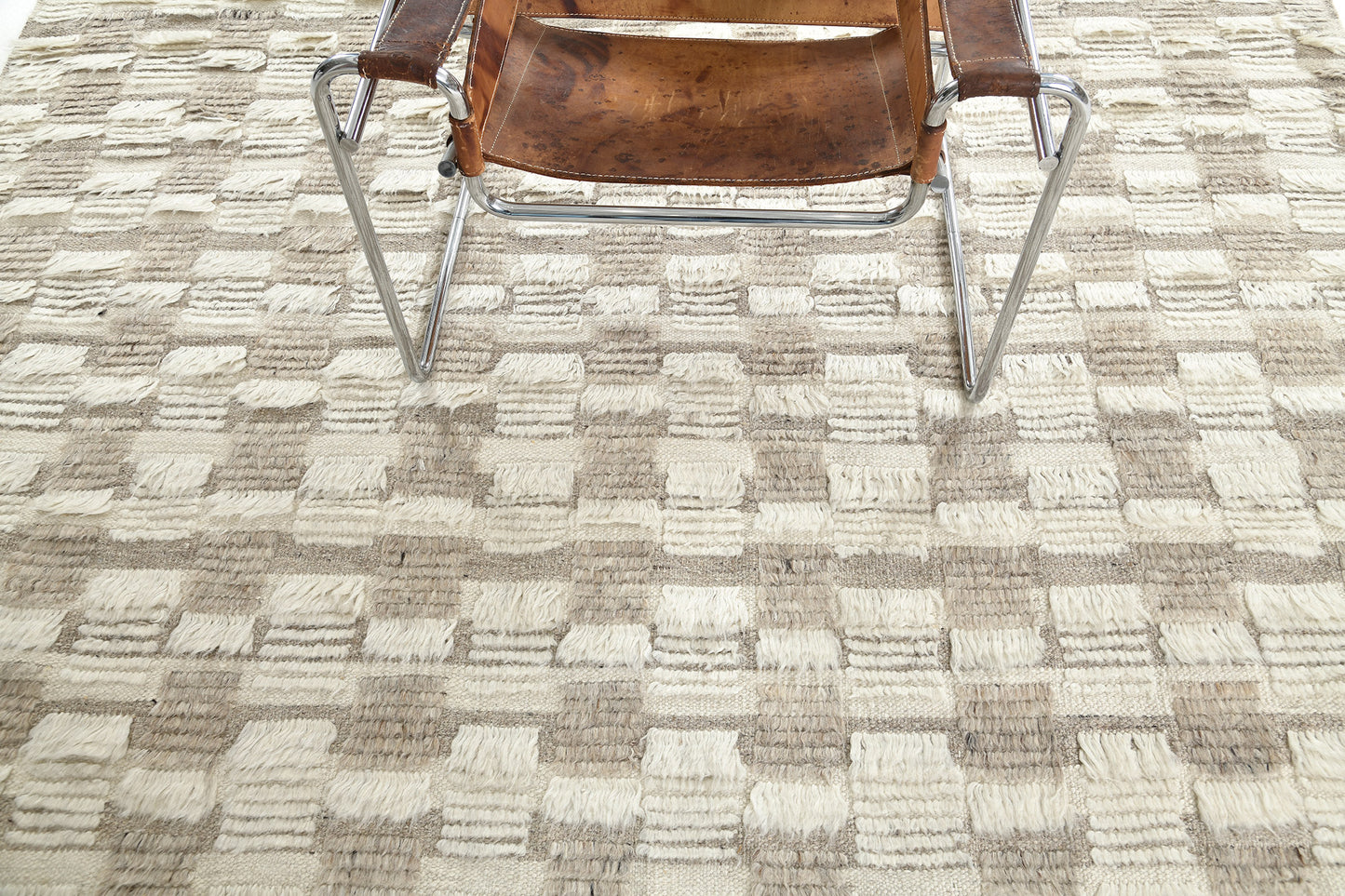 Modern Rug Image 3341 Amia, Sahara Collection