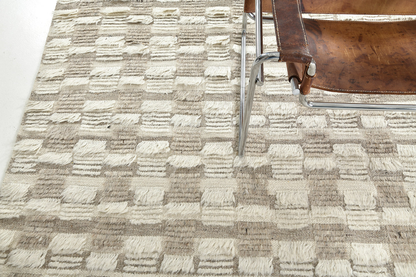 Modern Rug Image 3343 Amia, Sahara Collection