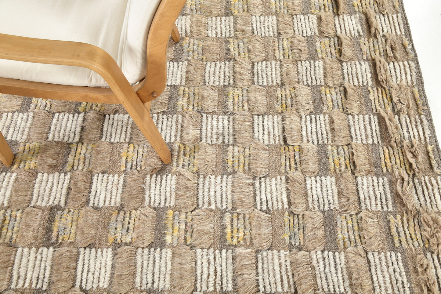 Modern Rug Image 3351 Amia, Sahara Collection