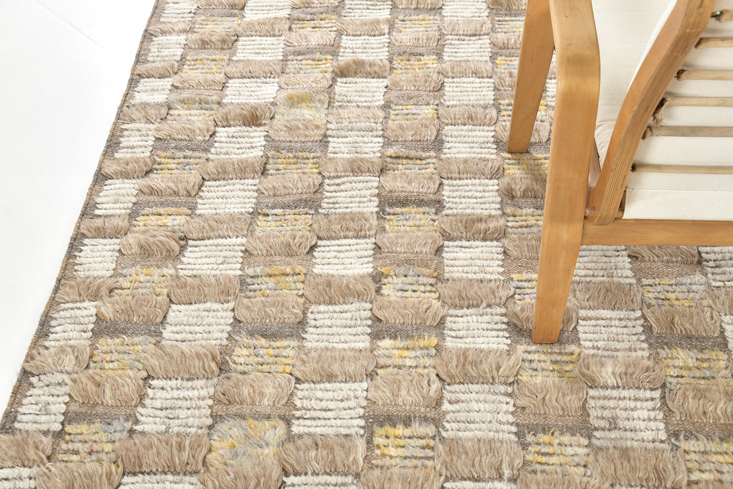 Modern Rug Image 3350 Amia, Sahara Collection