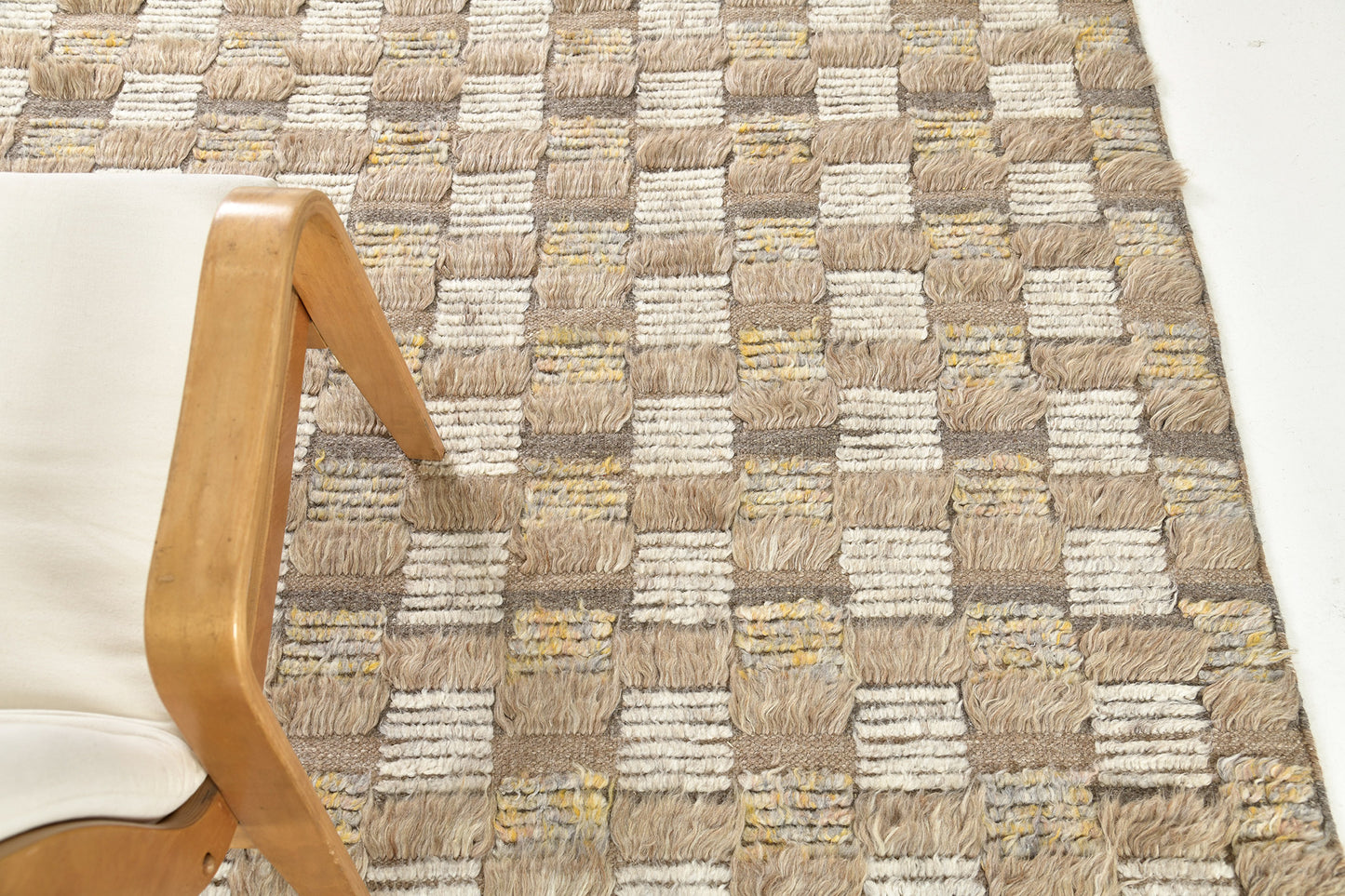Modern Rug Image 3349 Amia, Sahara Collection