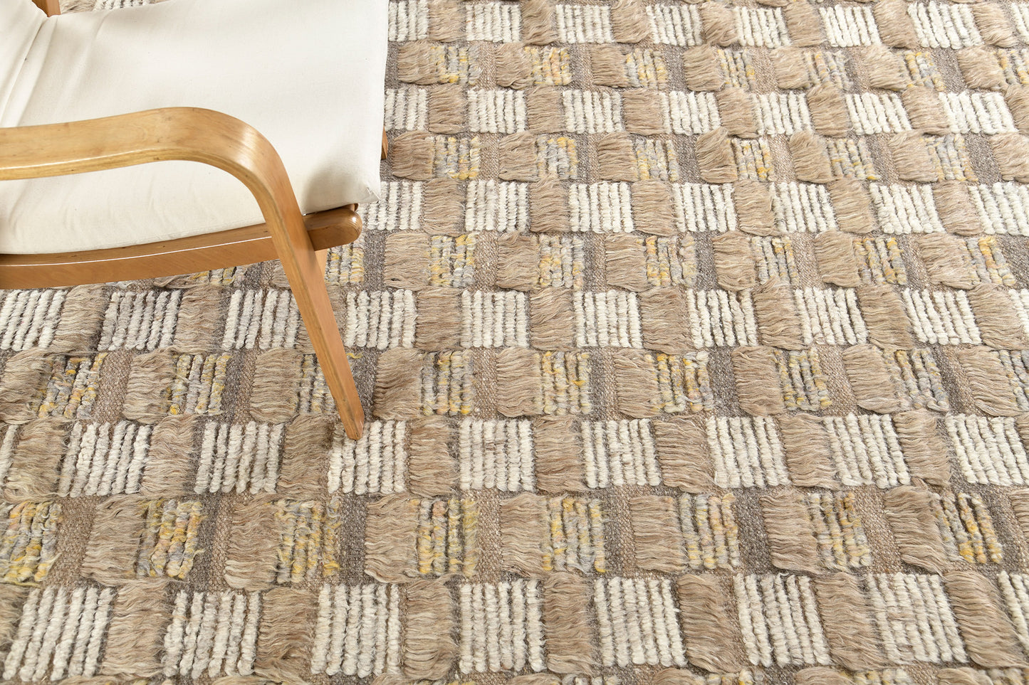 Modern Rug Image 3348 Amia, Sahara Collection