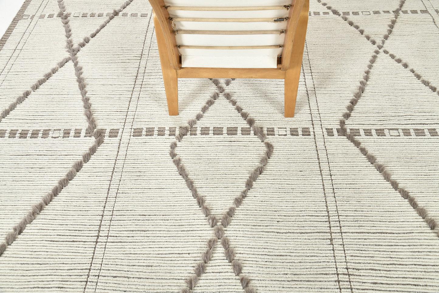 Modern Rug Image 9798 Sangiovese, Estancia Collection