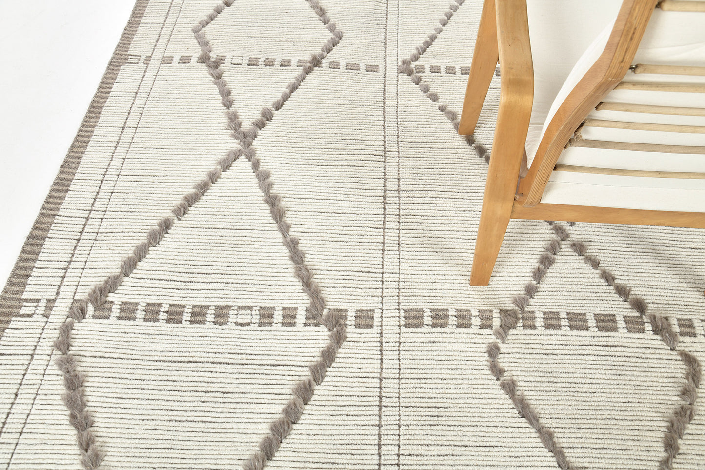Modern Rug Image 9797 Sangiovese, Estancia Collection