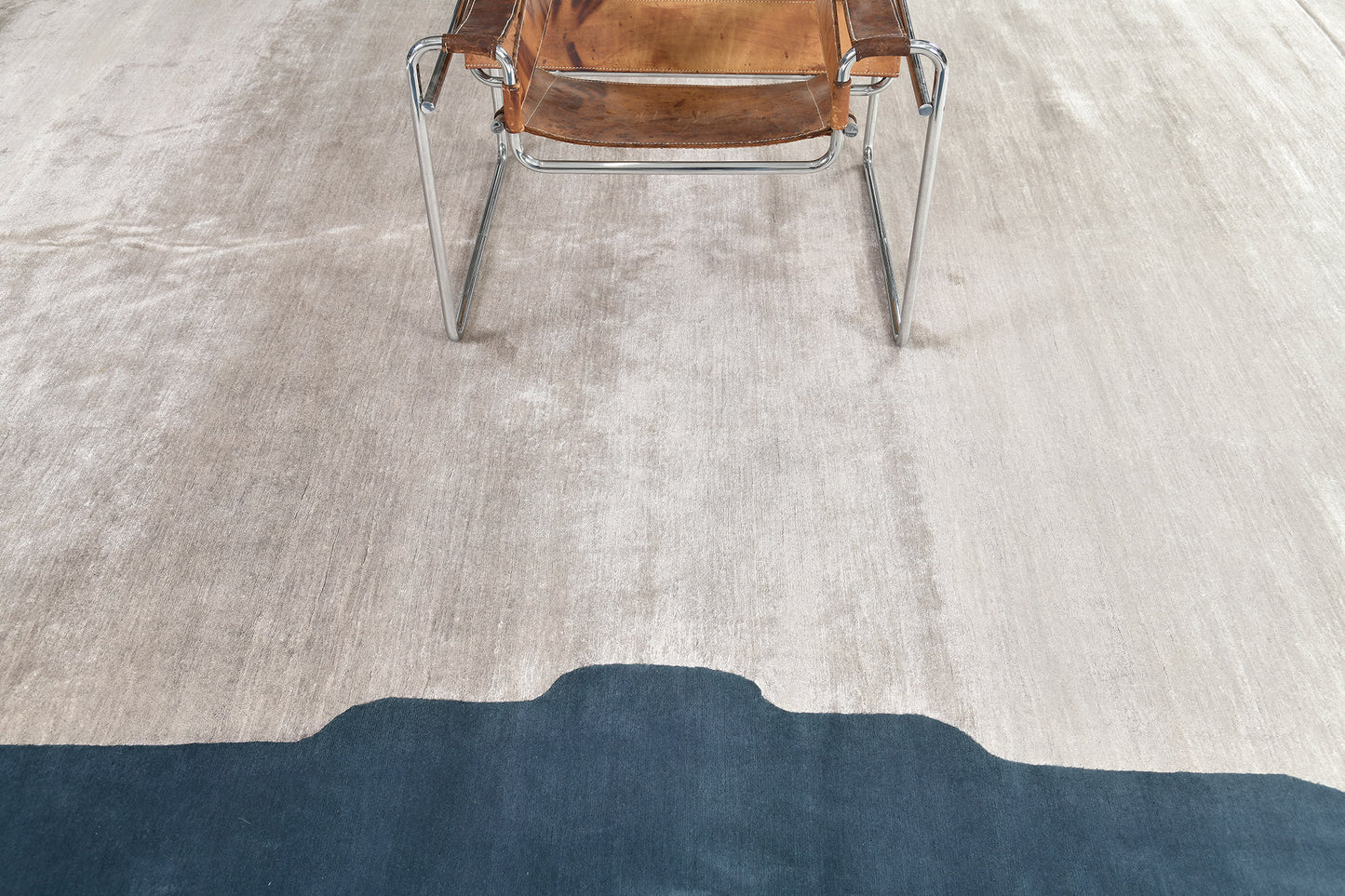 Modern Rug Image 6229 Lisbon by César Giraldo