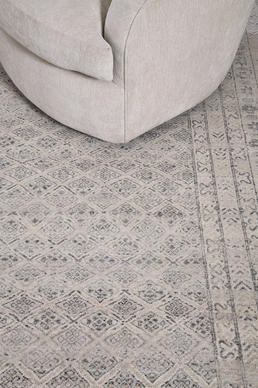 Khake, Seaside Standing