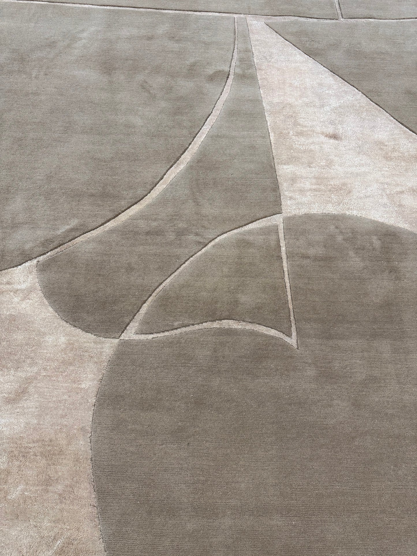 Contour by Claudia Afshar