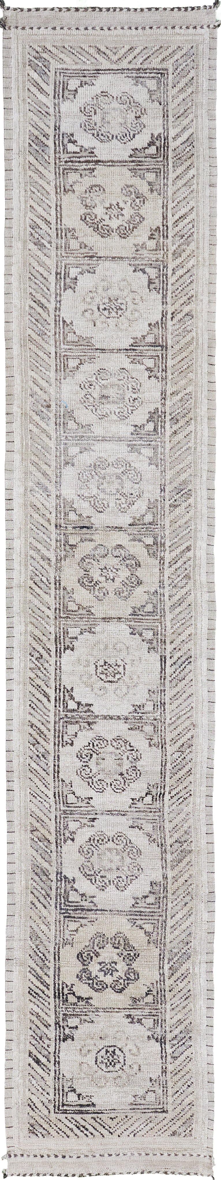 Delpzir Runner, Domicile Collection, Ivory Umbra