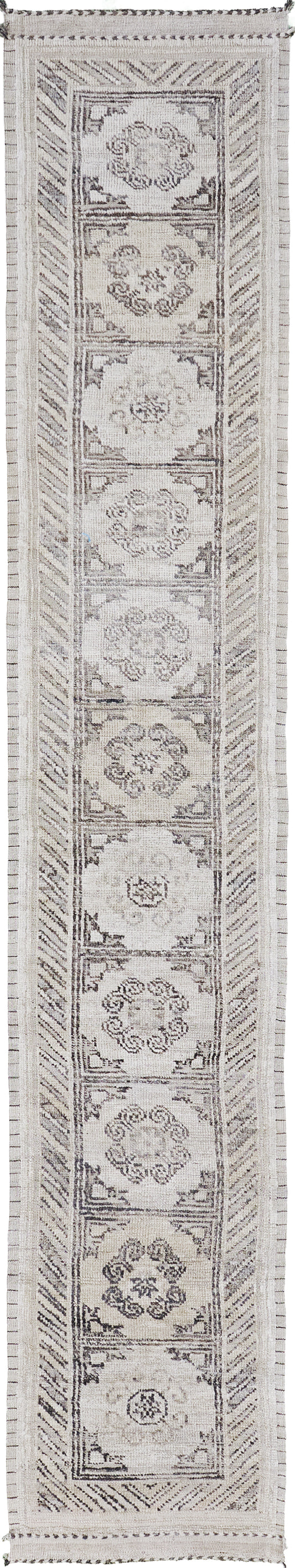 Delpzir Runner, Domicile Collection, Ivory Umbra