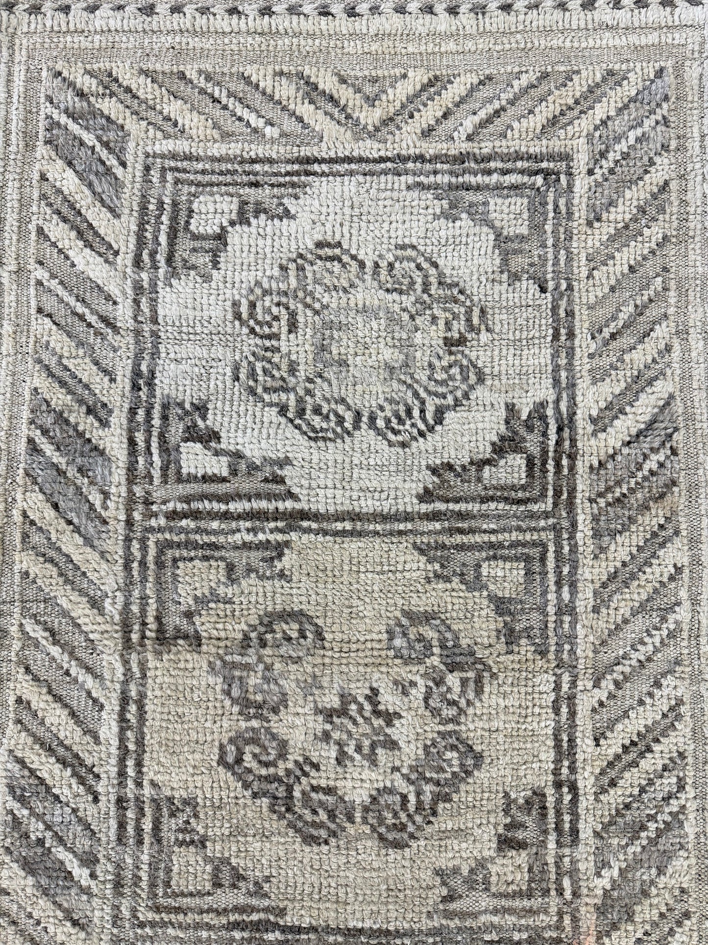 Delpzir Runner, Domicile Collection, Ivory Umbra